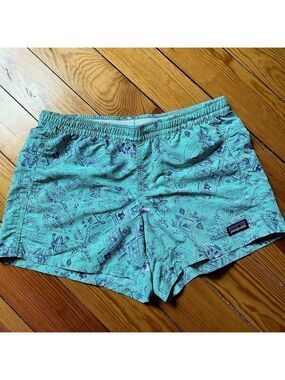 Girls XL Patagonia baggies 4” shorts 
hiking, beach, summer adventures
